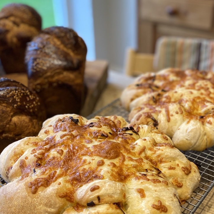 Cheese and Caramelised Onion Tear & Share Bread